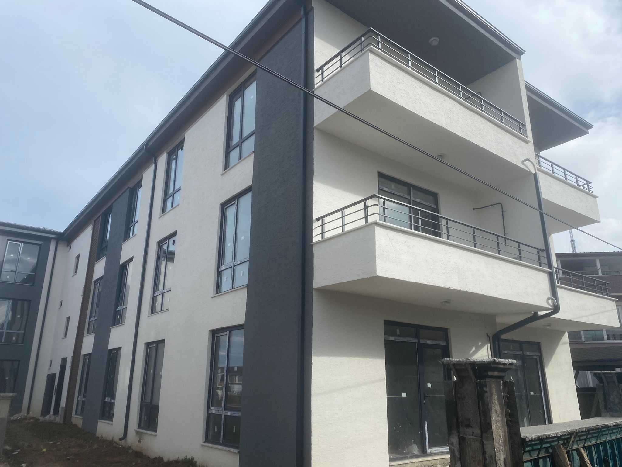 AZİZİYE MAHALLESİNDE AYRI MUTFAKLI YERDEN ISTMALI 2+1 DAİRE